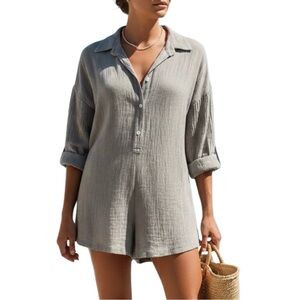 Gray Textured Button-Up Romper Playsuit – Size Medium – Euro Summer Coastal Chic